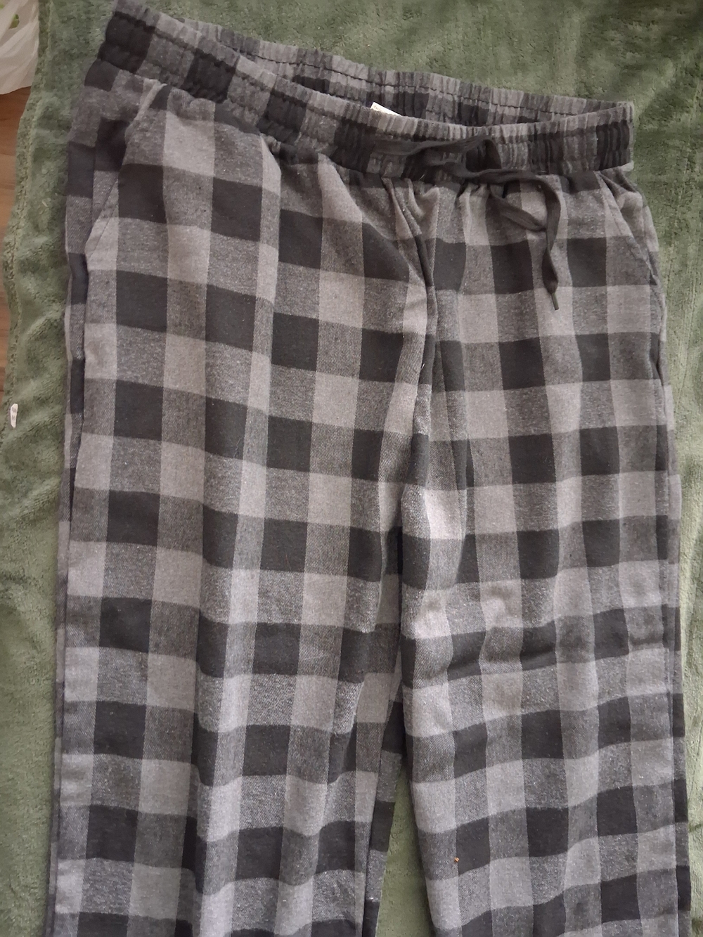 Men's Gray & Black Plaid Fleece Joggers with Drawstring Waist